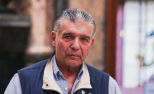 Photo of Carlitos Páez, an inspirational speaker and survivor of the 1972 Andes plane crash, known for his motivational talks on resilience and hope.